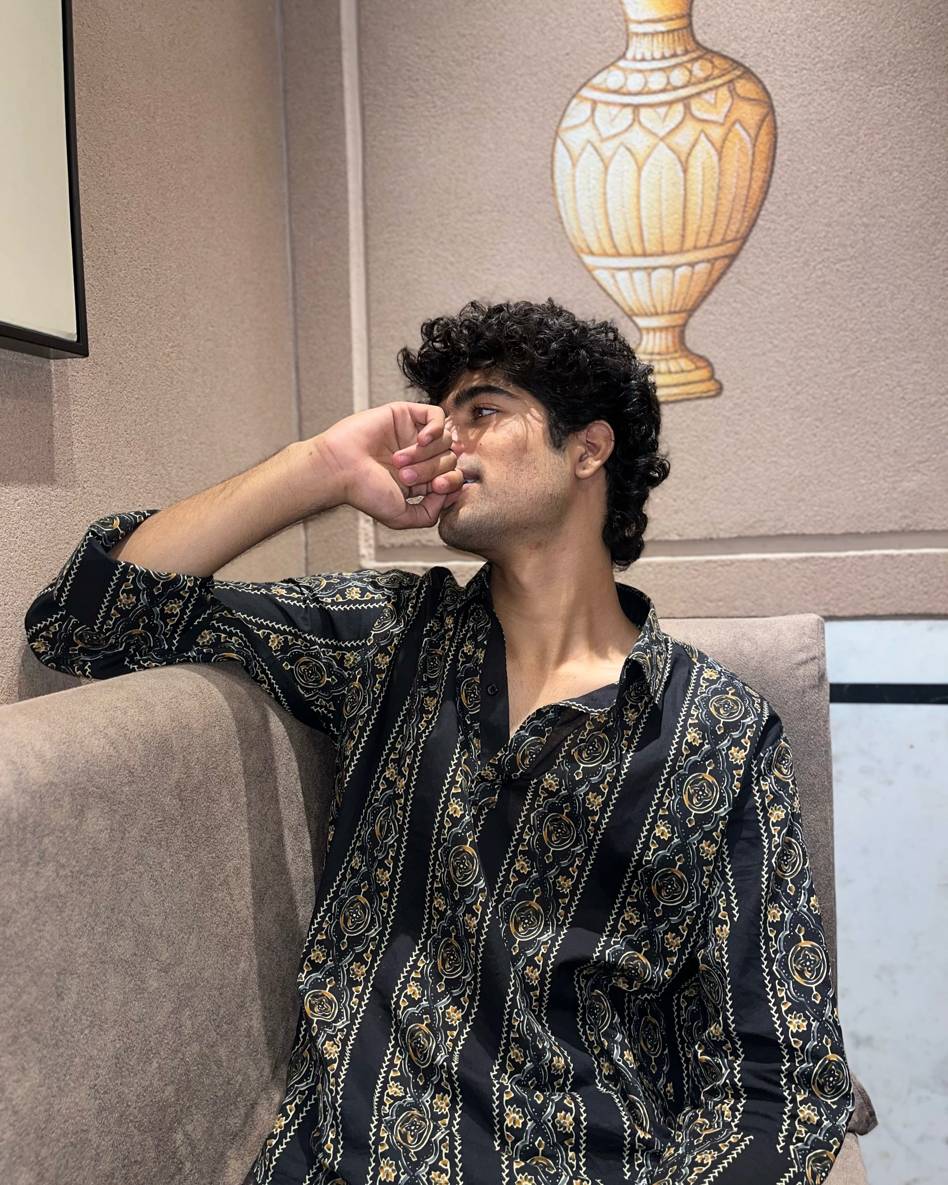 Raas Noir Shirt / Sofa
